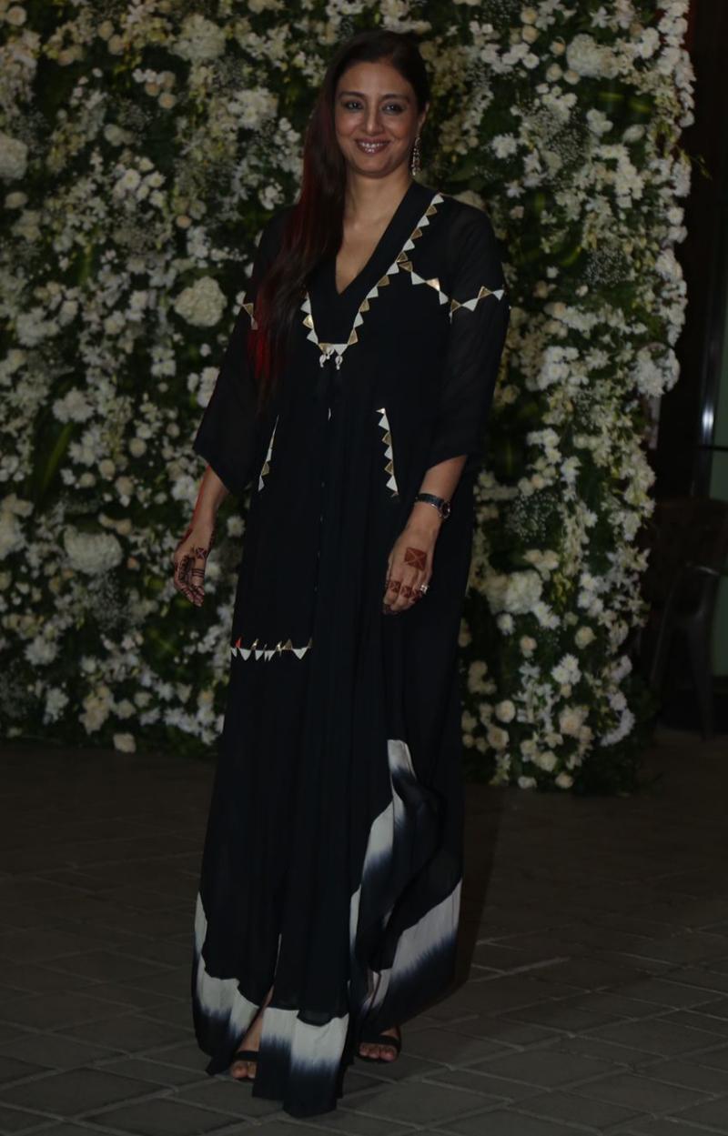 Hello beautiful! Tabu was one among the several Bollywood actors who attended Salman Khan's birthday bash. She looked gorgeous in her simple yet stylish black ensemble. 